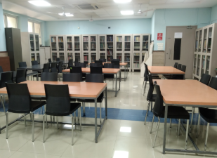 Well-stocked library for research and reading